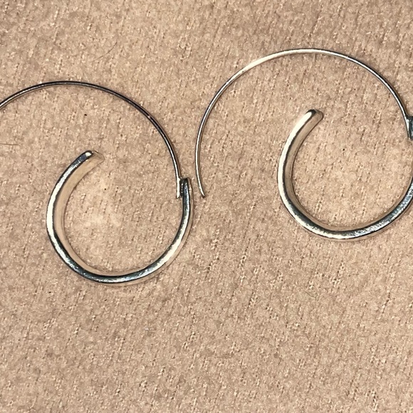 NWOT SILVER UNIQUE LOOPY HALF CIRCLE EARRINGS! - Picture 3 of 5